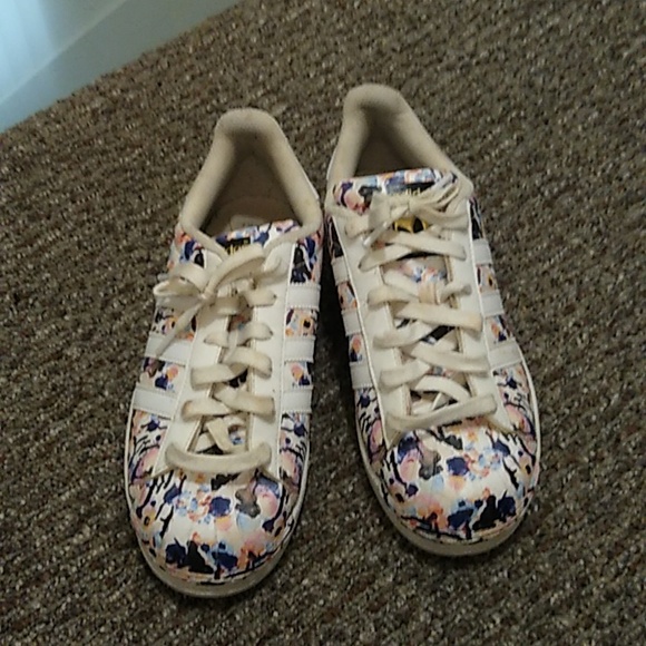 Ladies Artwork Adidas size 7 - Picture 2 of 3